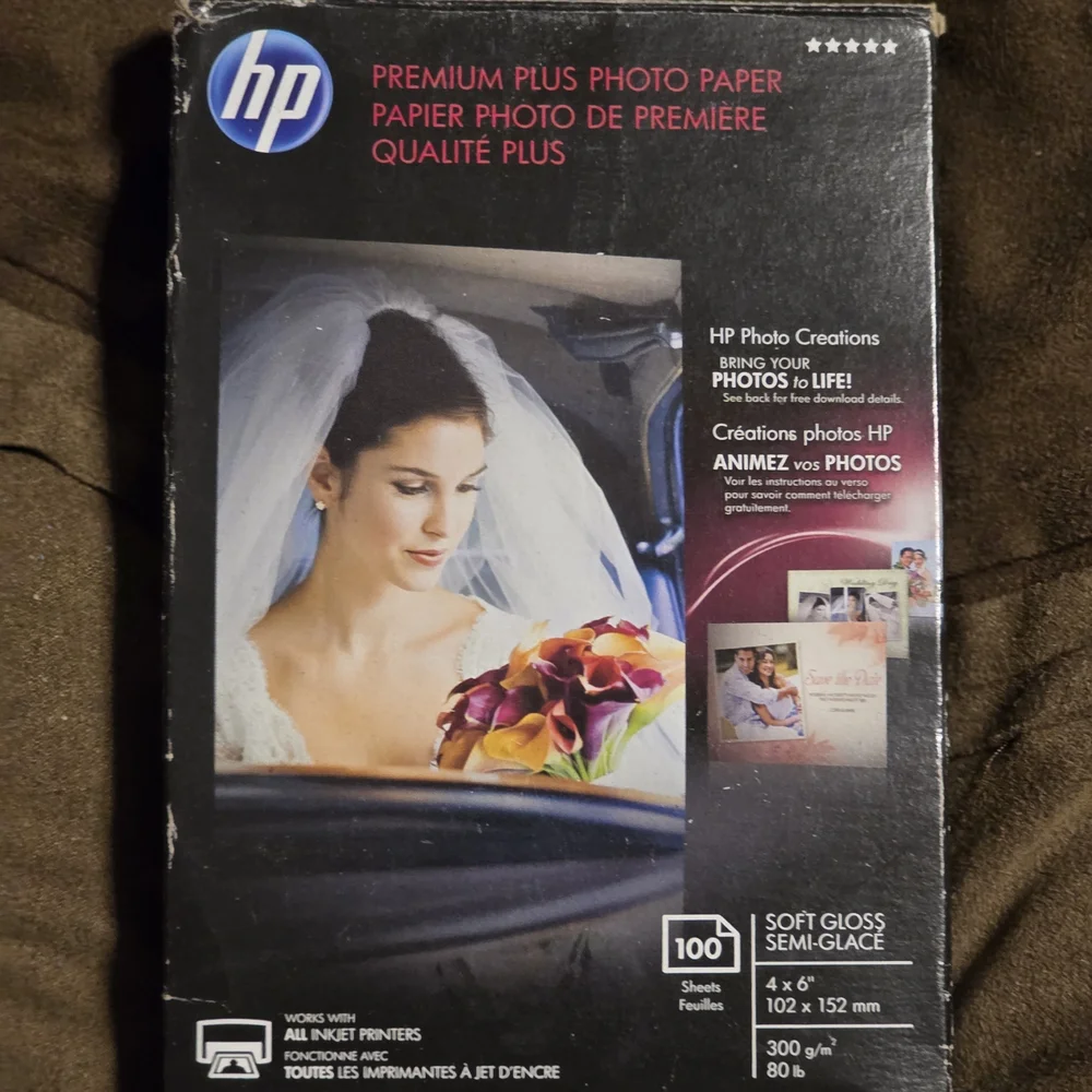 HP Premium Plus Photo Paper - Black and White Packaging